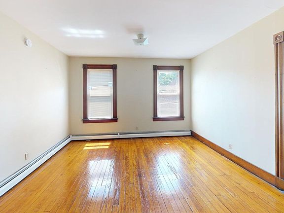 4th image of 17 Pearl St #3