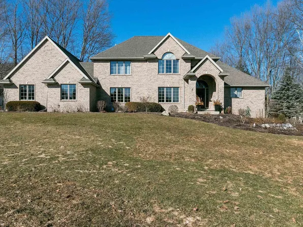 926 Deerwood Ct, Hobart, WI 54155