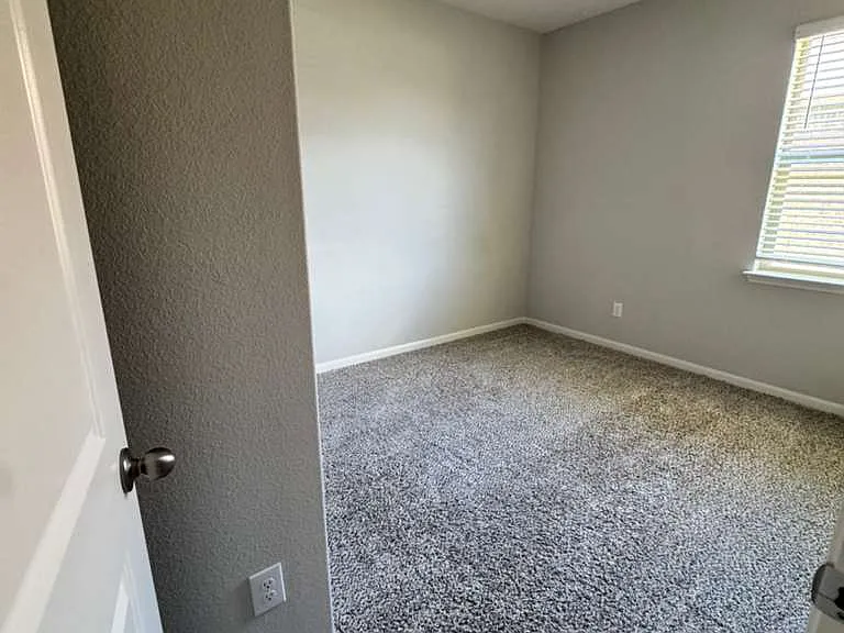 408 Zimmet Dr — Photo 9
