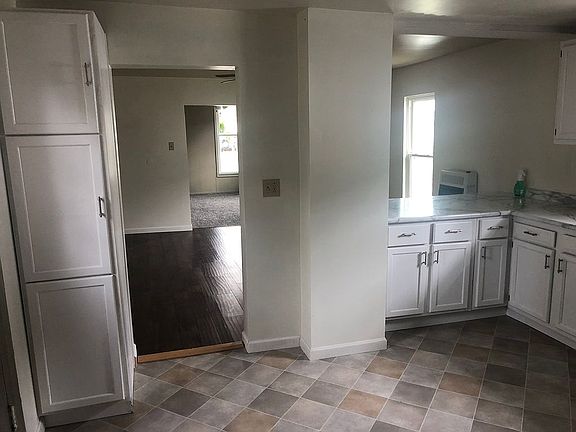5th image of 413 W North St