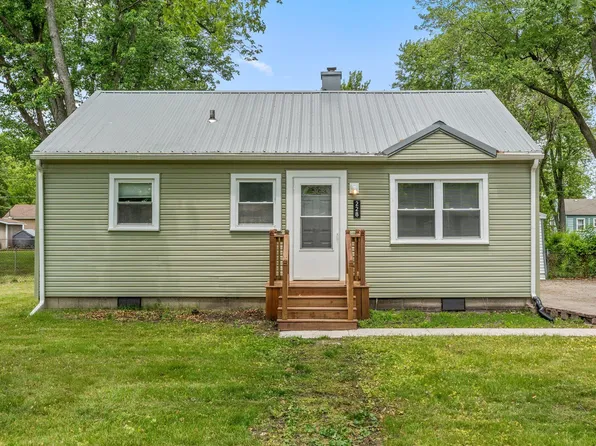 228 Oak St, Crown Point, IN 46307