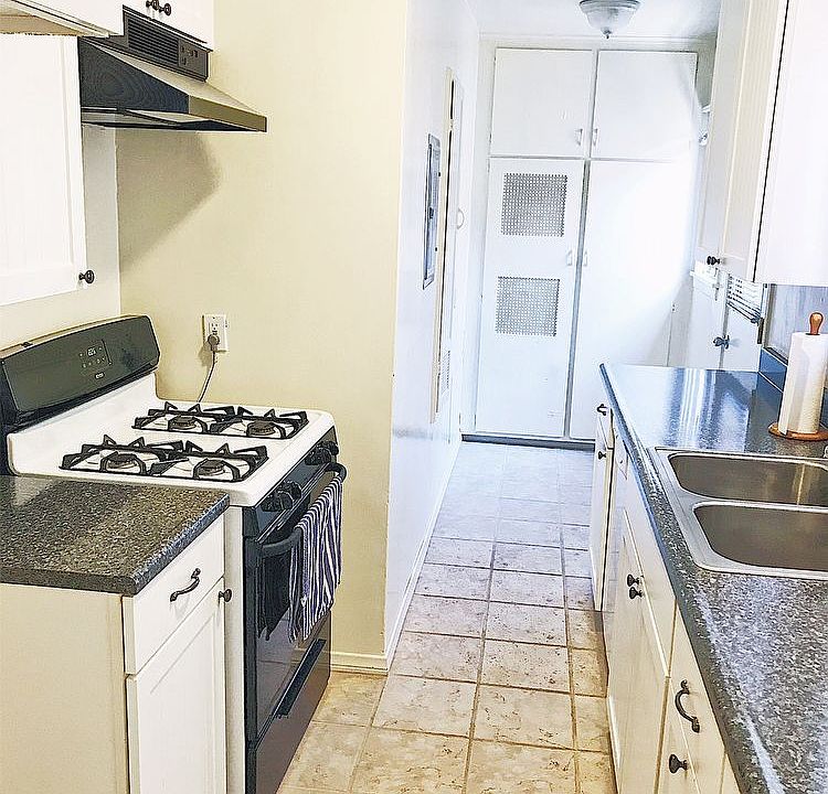 2nd image of 542 S Mariposa St