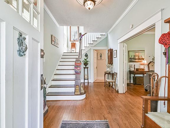 4th image of 3318 33rd St