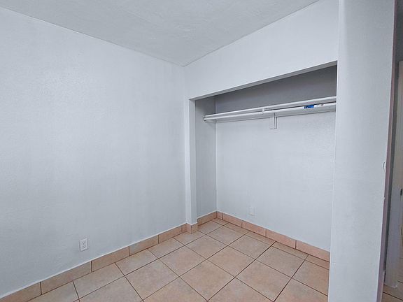 4th image of 100 NW 30th Ave #10