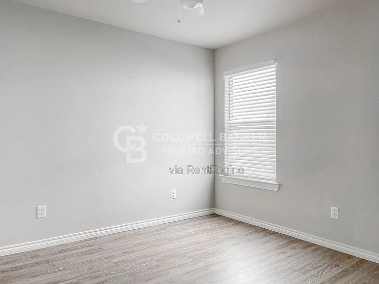 2406 Fir Ave — Photo 10