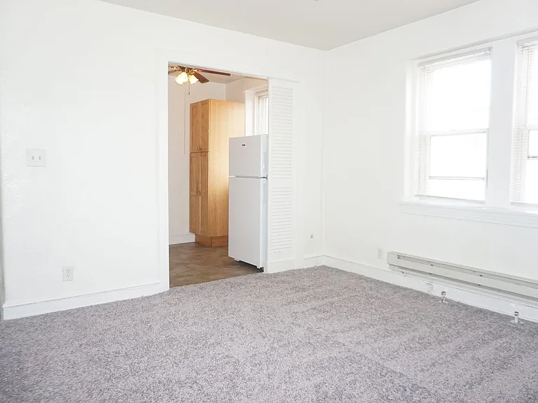 Montrose Apartments — Photo 12