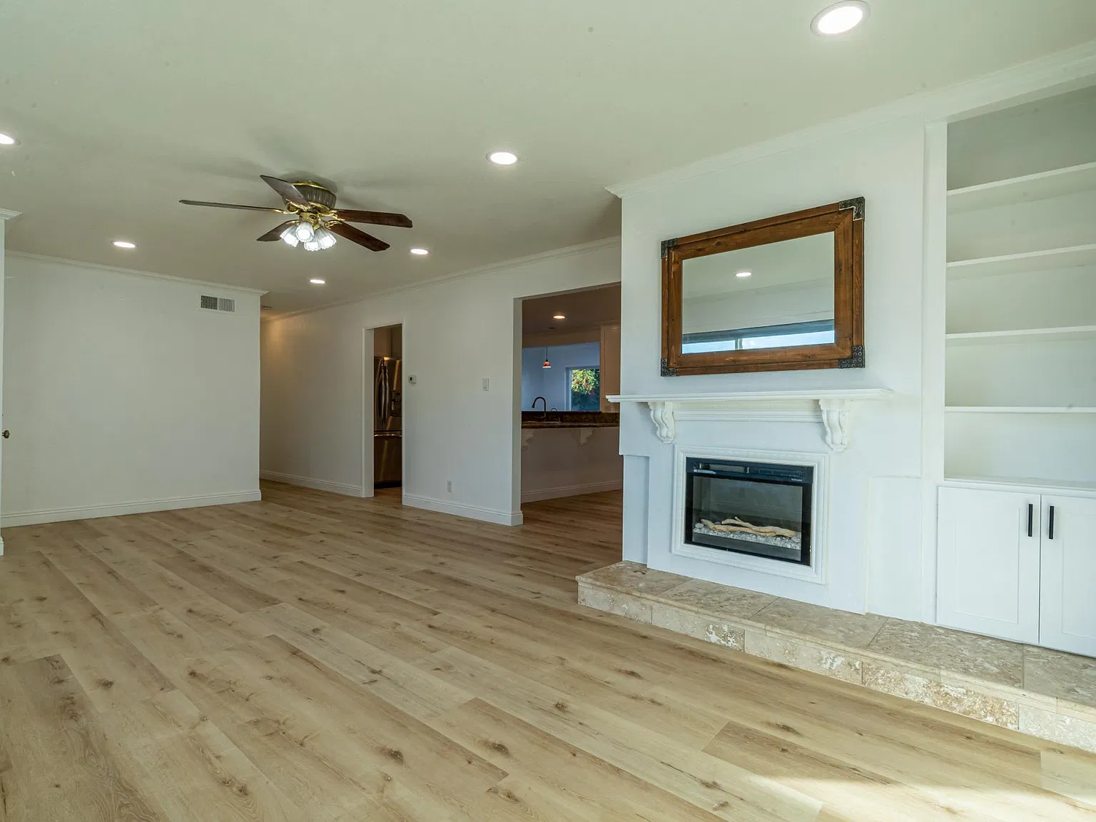 3 bed, 1529 sqft, $4,350 — Photo 3