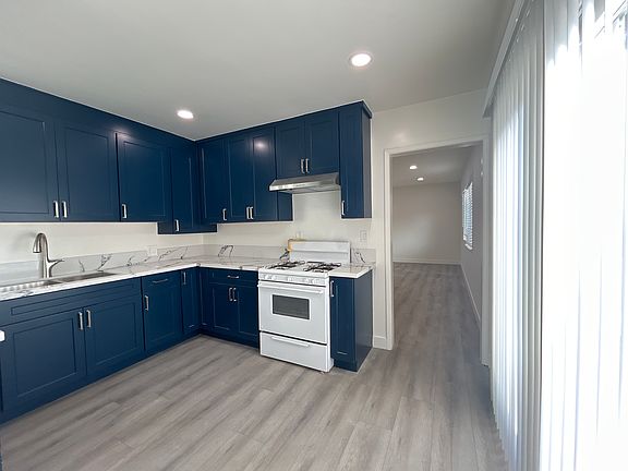 2nd image of 309 Calle Miramar APT E