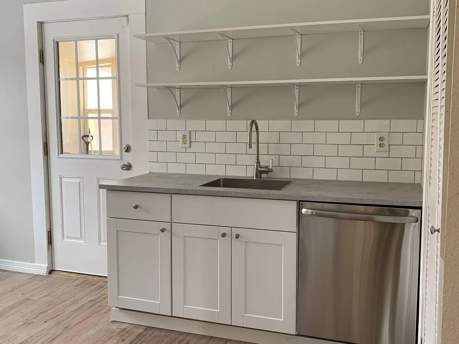 115 N Walnut St — Photo 2