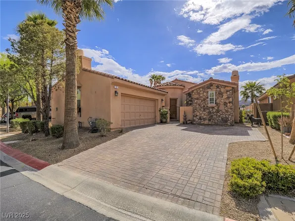 15 Avenza Dr, Henderson, NV 89011