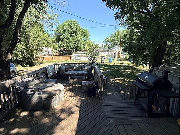 3rd image of 609 King STREET S