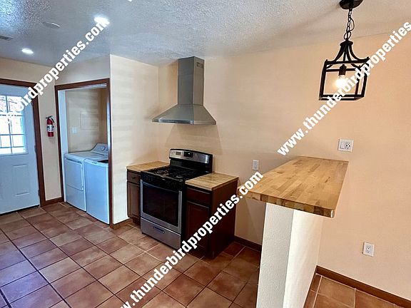 4th image of 1307 San Mateo Blvd NE