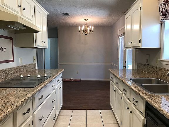 3rd image of 401 Princeton Cir