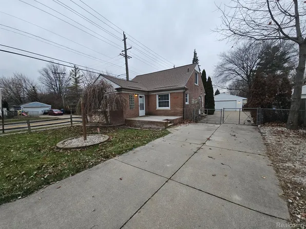 26035 Schoenherr Rd, Warren, MI 48089