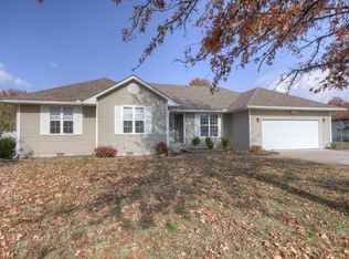 1211 E Airport Dr, Carthage, MO 64836