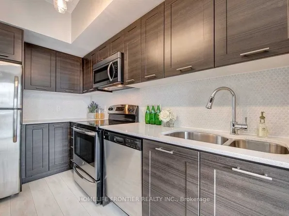 2220 Lake Shore Blvd W, Toronto, ON