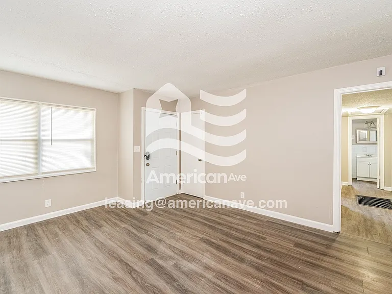 649110_003_wm_-_living_room_13262444.jpg