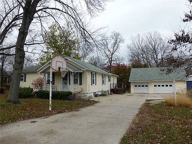 2nd image of 3214 Millicent Ave