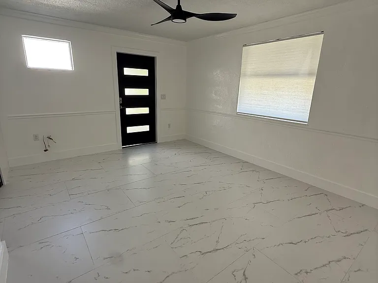 1072 N Alhambra Cir #A — Photo 2