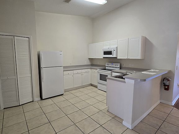 4th image of 2790 Club Cortile Cir APT B