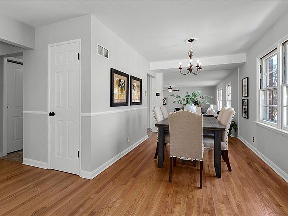 4th image of 172 Chatwood Ter