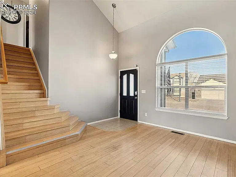 4 bed, 2468 sqft, $2,450 — Photo 4