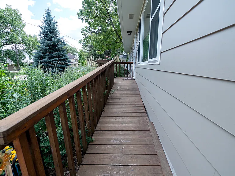617 N Cedar St — Photo 2