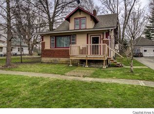 325 E Adams St, Greenview, IL 62642