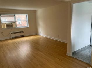 15 Schenck Ave APT 1C, Great Neck, NY 11021