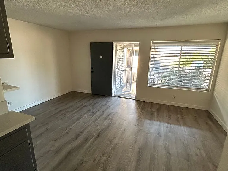 12128 Ramona Ave — Photo 23