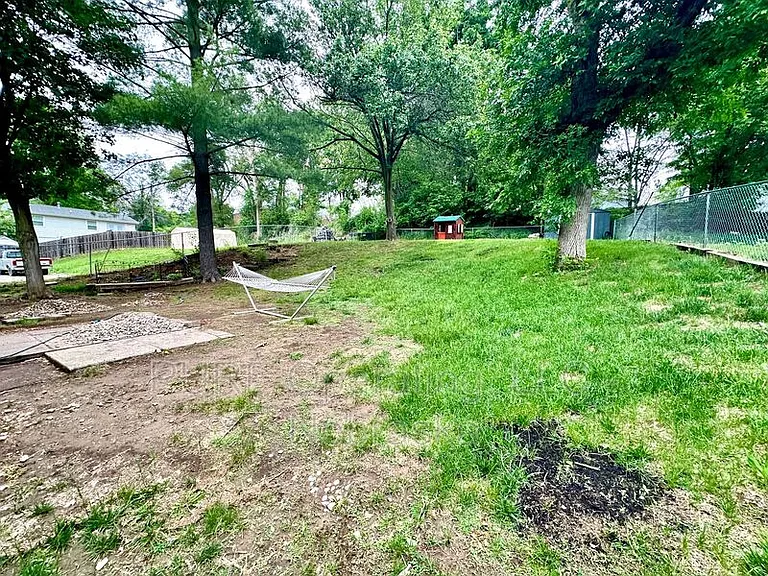 105 N Elm St — Photo 27