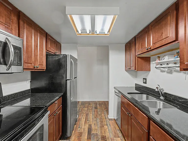 1 Renaissance Pl #1105 — Photo 11
