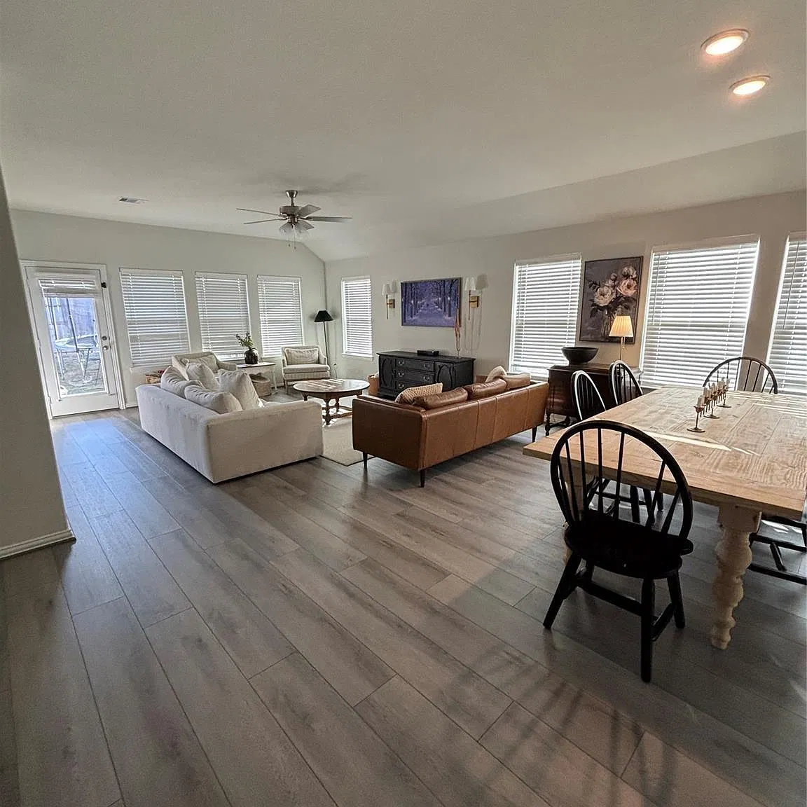 3 bed, 2.0 bath, 1964 sqft, $2,500 — Photo 2