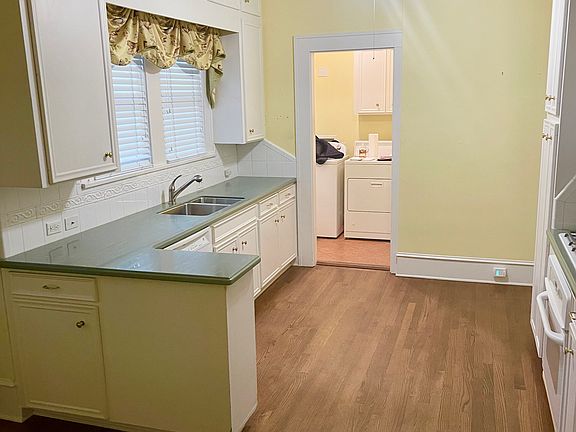 5th image of 654 Linden St