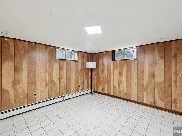 48 Marinus St — Photo 32