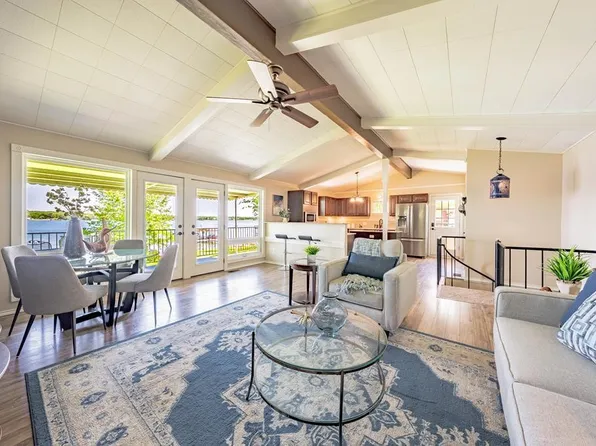 152 Pin Oak Dr, Mabank, TX 75156