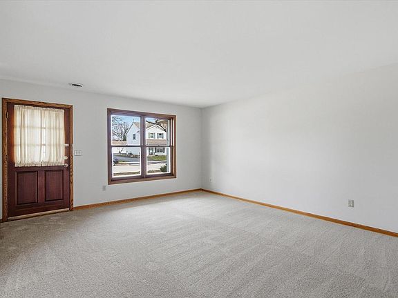 4th image of 2017 Woodburn ROAD Unit B