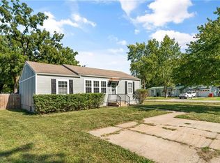 201 Gregg St, Grain Valley, MO 64029