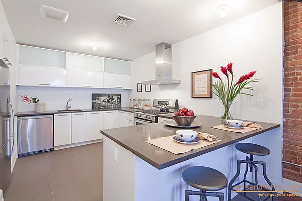 Rented by aptsandlofts.com | media 3