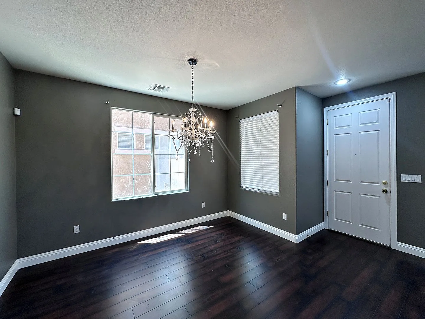 4 Bedroom 2.5 Bath Home In Mountains Edge - 1 Week Free — Photo 3