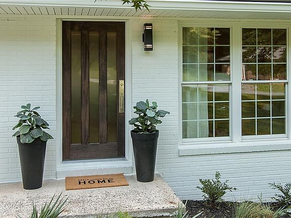2nd image of 1110 Starline Dr SE