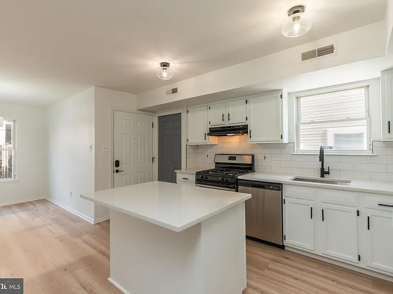 1330 N Hancock St — Photo 15