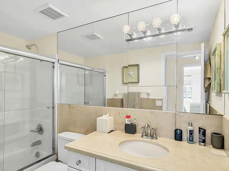 250 N Bradley Pl #402 — Photo 32