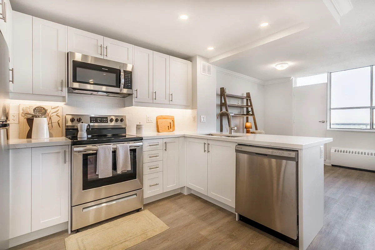 633 Northcliffe Blvd — Photo 4
