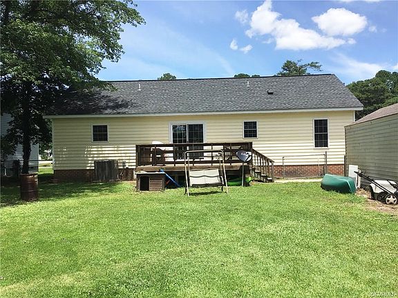 2nd image of 215 Pine Pl