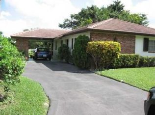 9060 Thunderbird Dr, Coral Springs, FL 33065