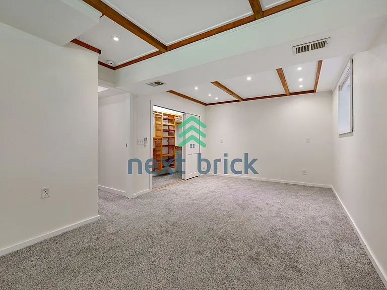 21638 SE 32nd Pl — Photo 17