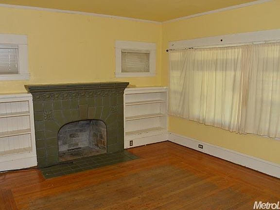 3rd image of 740 W Park St