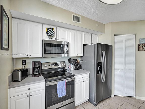4th image of 520 SE 5th Ave APT 1310