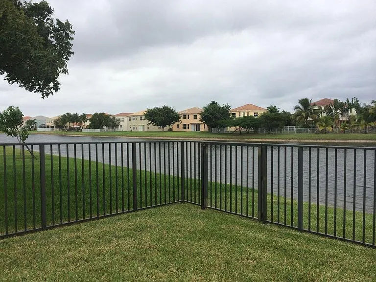 9015 Alexandra Cir — Photo 26
